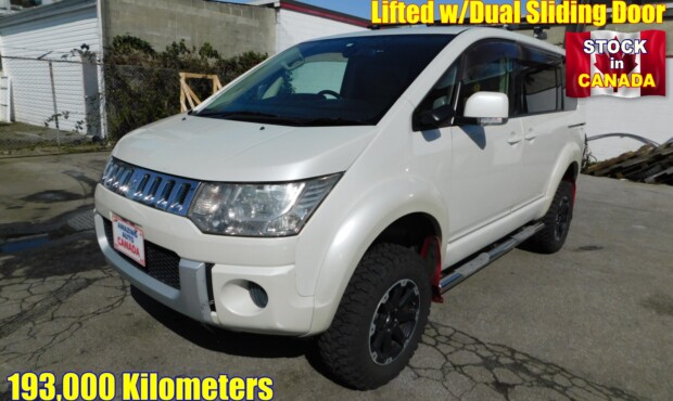 2007 Mitsubishi Delica D5 4WD Lift w/Dual Sliding Door 193,000 km