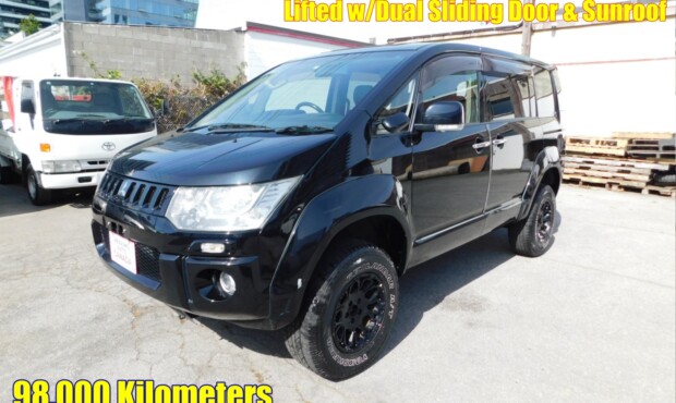 2007 Mitsubishi Delica D5 4WD Lifted w/Dual Sliding Door 98,000 km