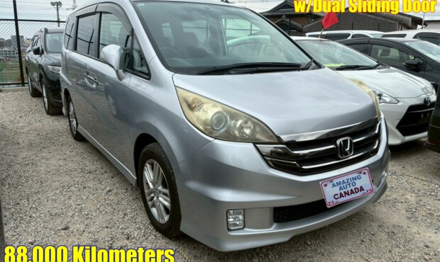 2008 Honda Stepwagon Van 4WD w/Dual Sliding Door 88,000 km