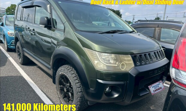2011 Mitsubishi Delica 4WD w/Dual Sliding Door 141 km